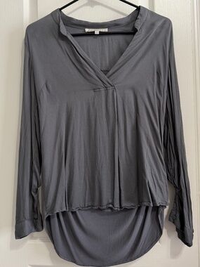Daniel Rainn Gray V-Neck Roll Tab High Low Blouse - Size PM